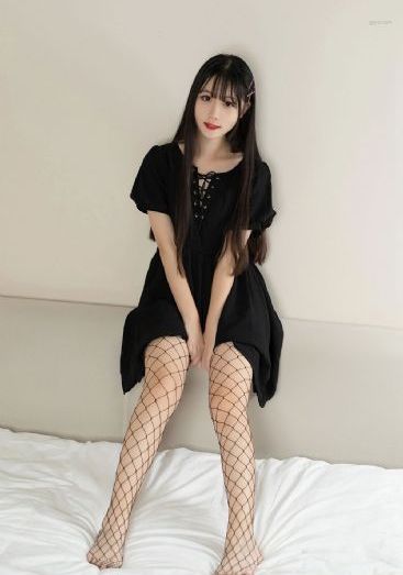 少妇脱了内裤让我添