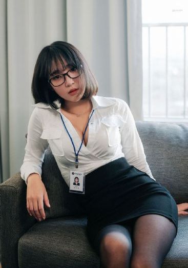 两个奶被揉得又硬又翘的视频